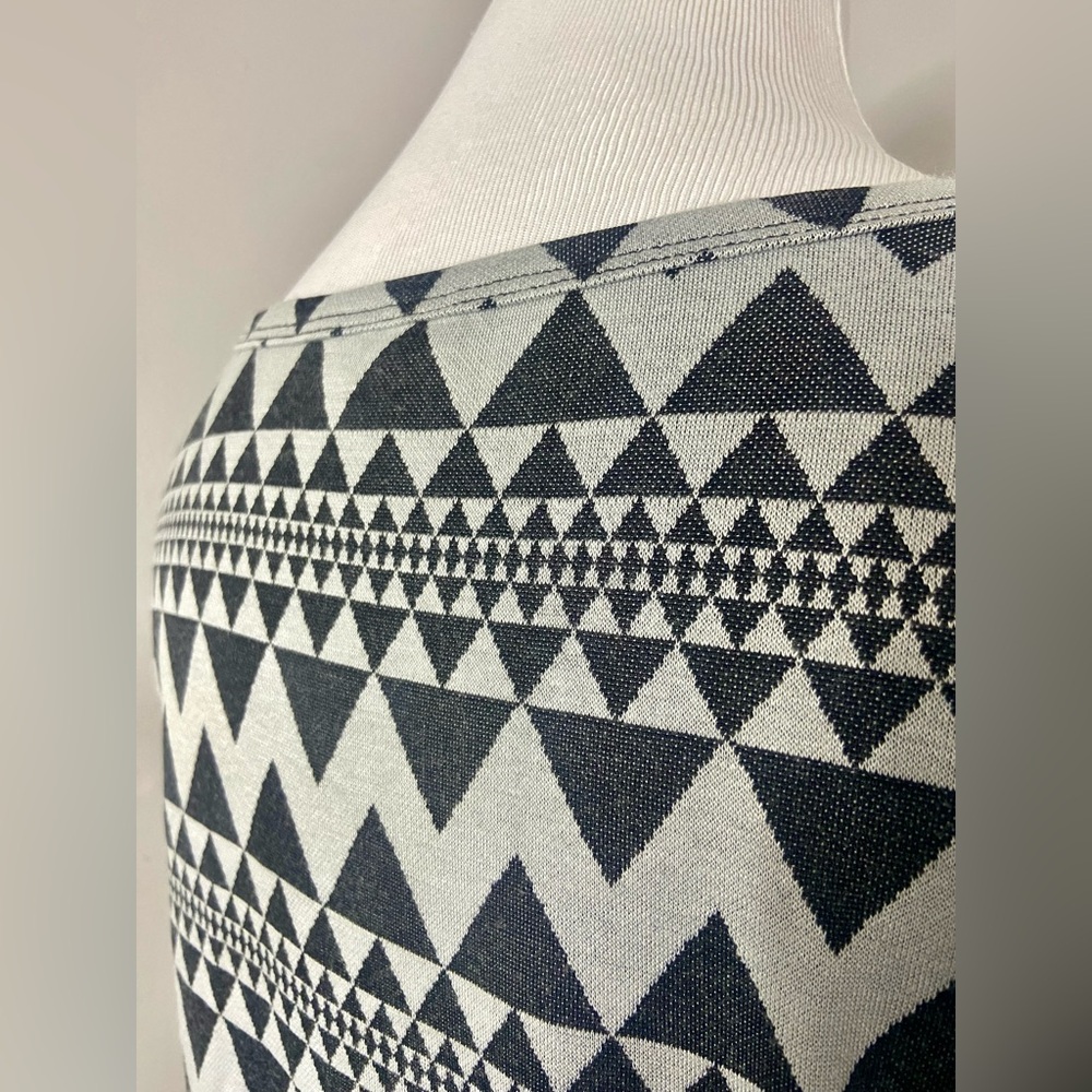 LuLaRoe Julia Dress Black and White Geometric Textured Fabric Midi Form Fitting - Picture 6 of 7